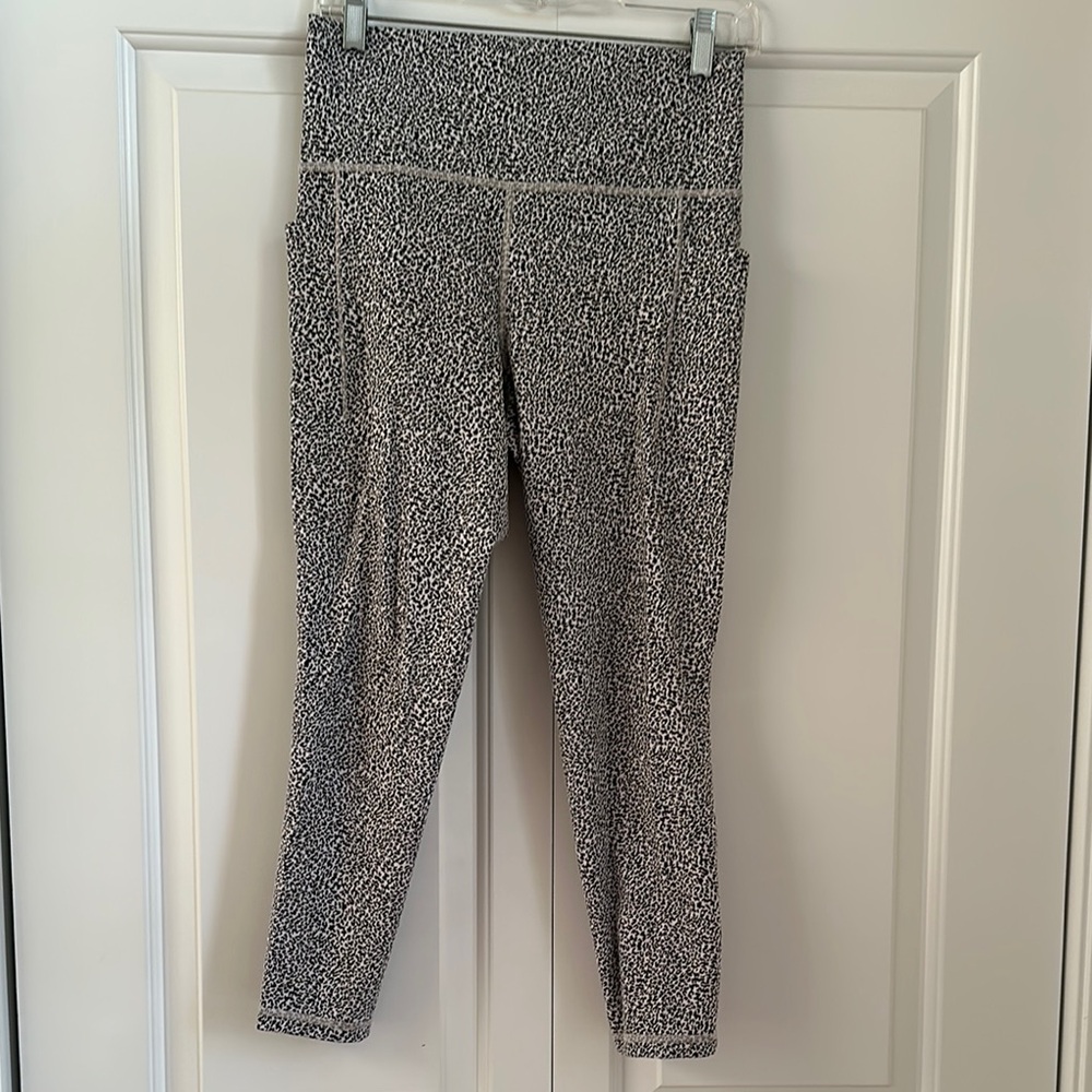 Athleta Black and White Crop Leggings High Waist Stretchy Size M